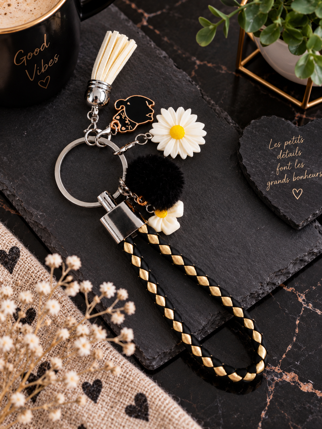porte-clés beige et noir